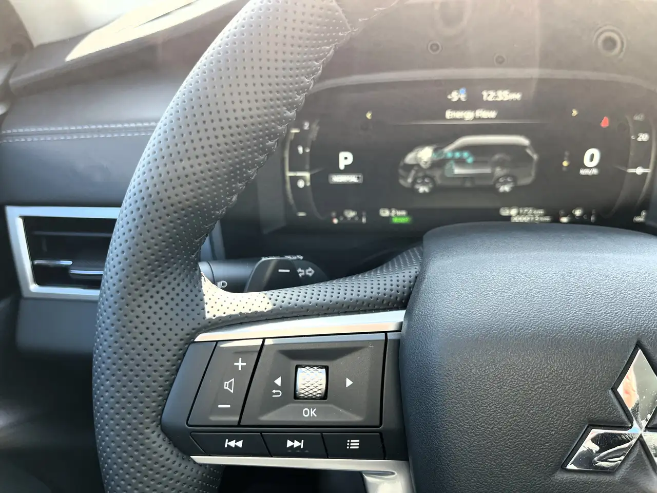 Mitsubishi Outlander снимка Mitsubishi Outlander
