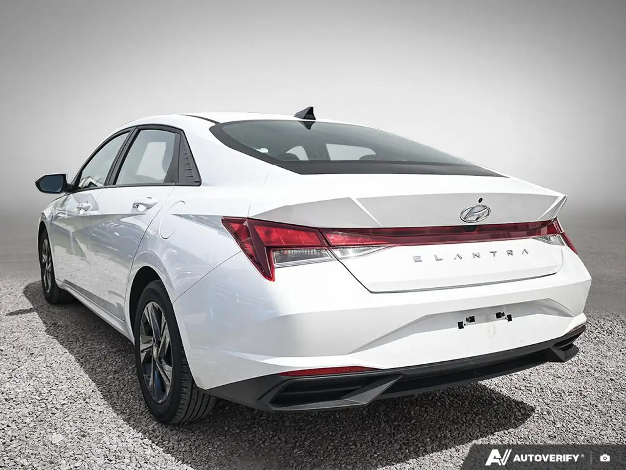 Hyundai ELANTRA photo Hyundai ELANTRA