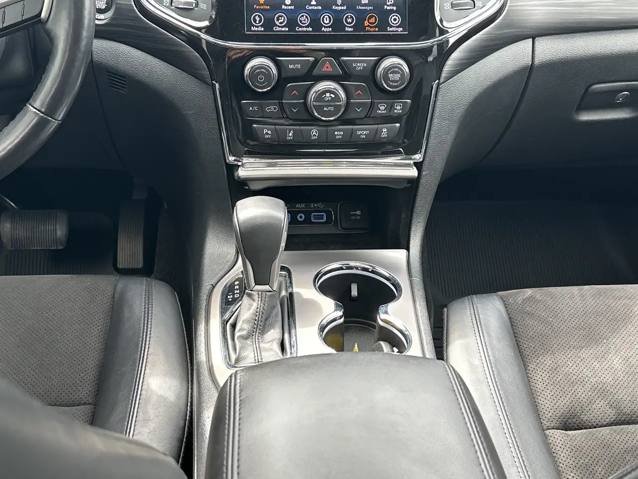 Jeep Grand Cherokee снимка Jeep Grand Cherokee