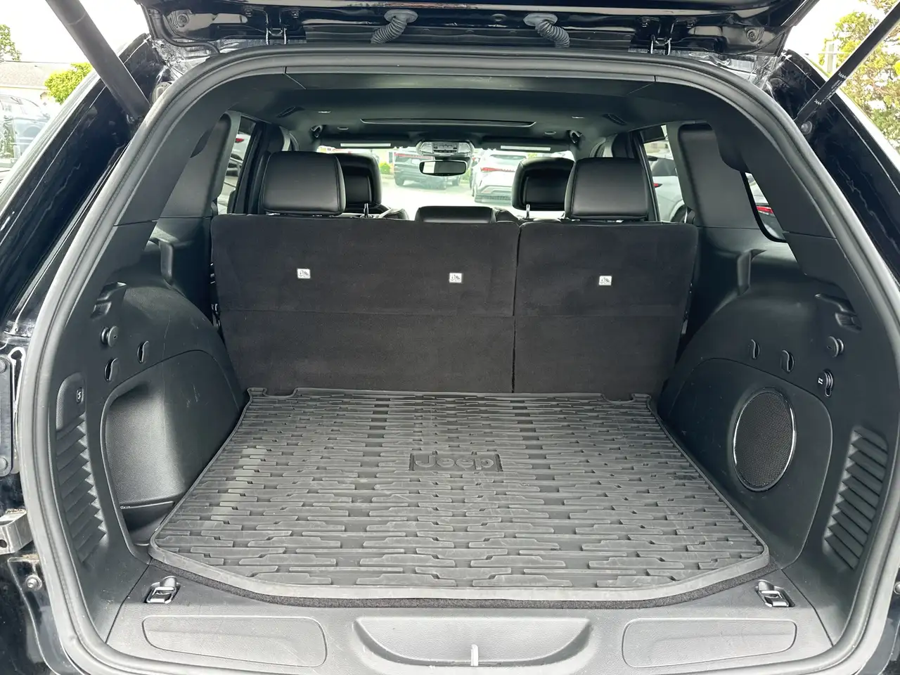 Jeep Grand Cherokee снимка Jeep Grand Cherokee