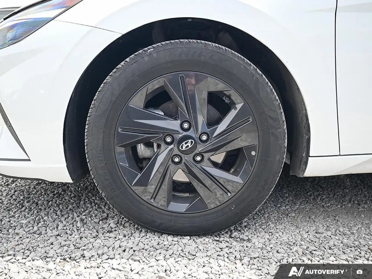 Hyundai ELANTRA photo Hyundai ELANTRA