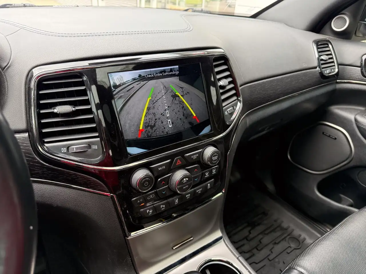 Jeep Grand Cherokee снимка Jeep Grand Cherokee