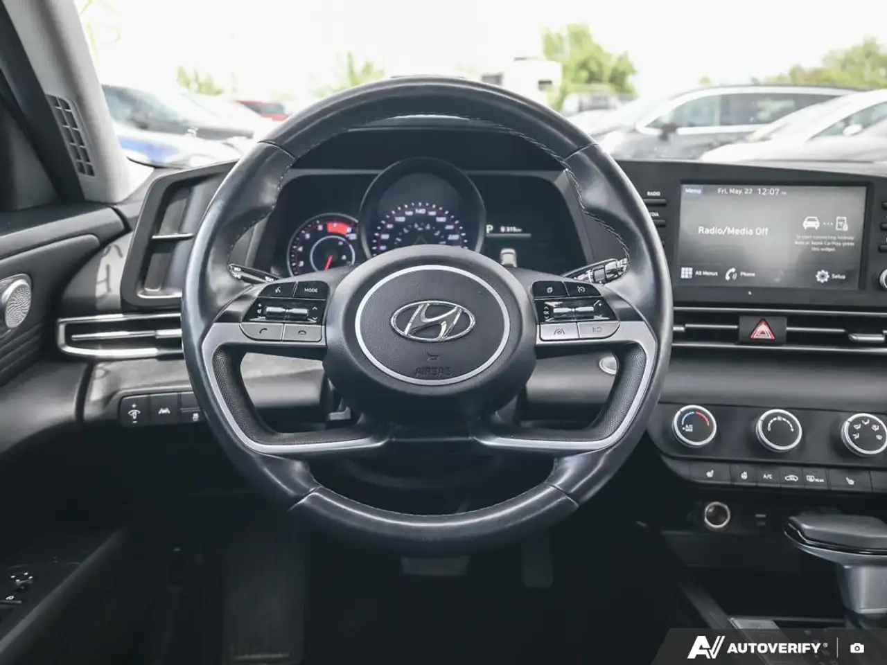 Hyundai ELANTRA photo Hyundai ELANTRA
