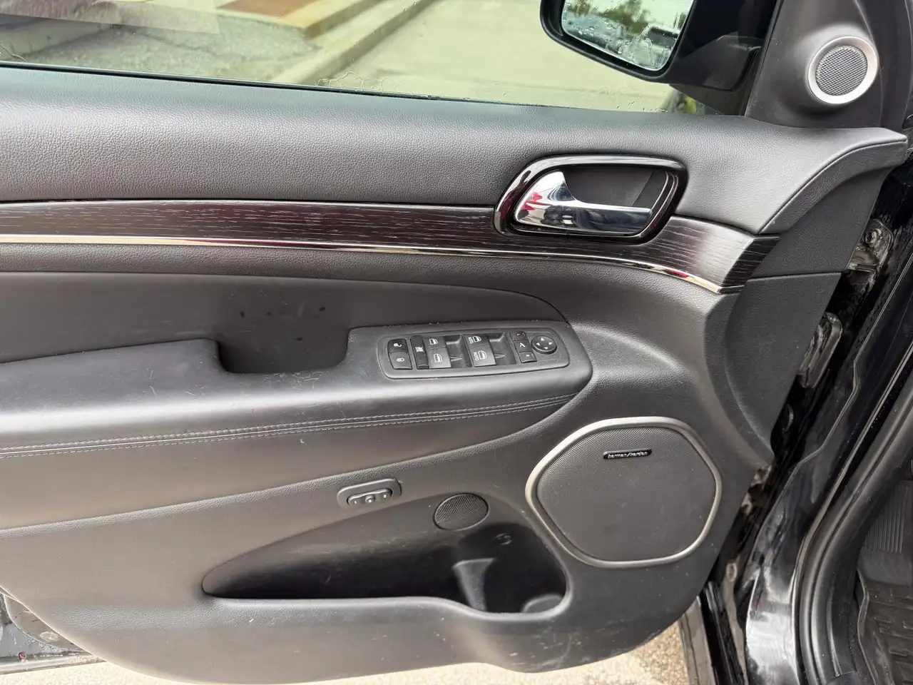 Jeep Grand Cherokee снимка Jeep Grand Cherokee