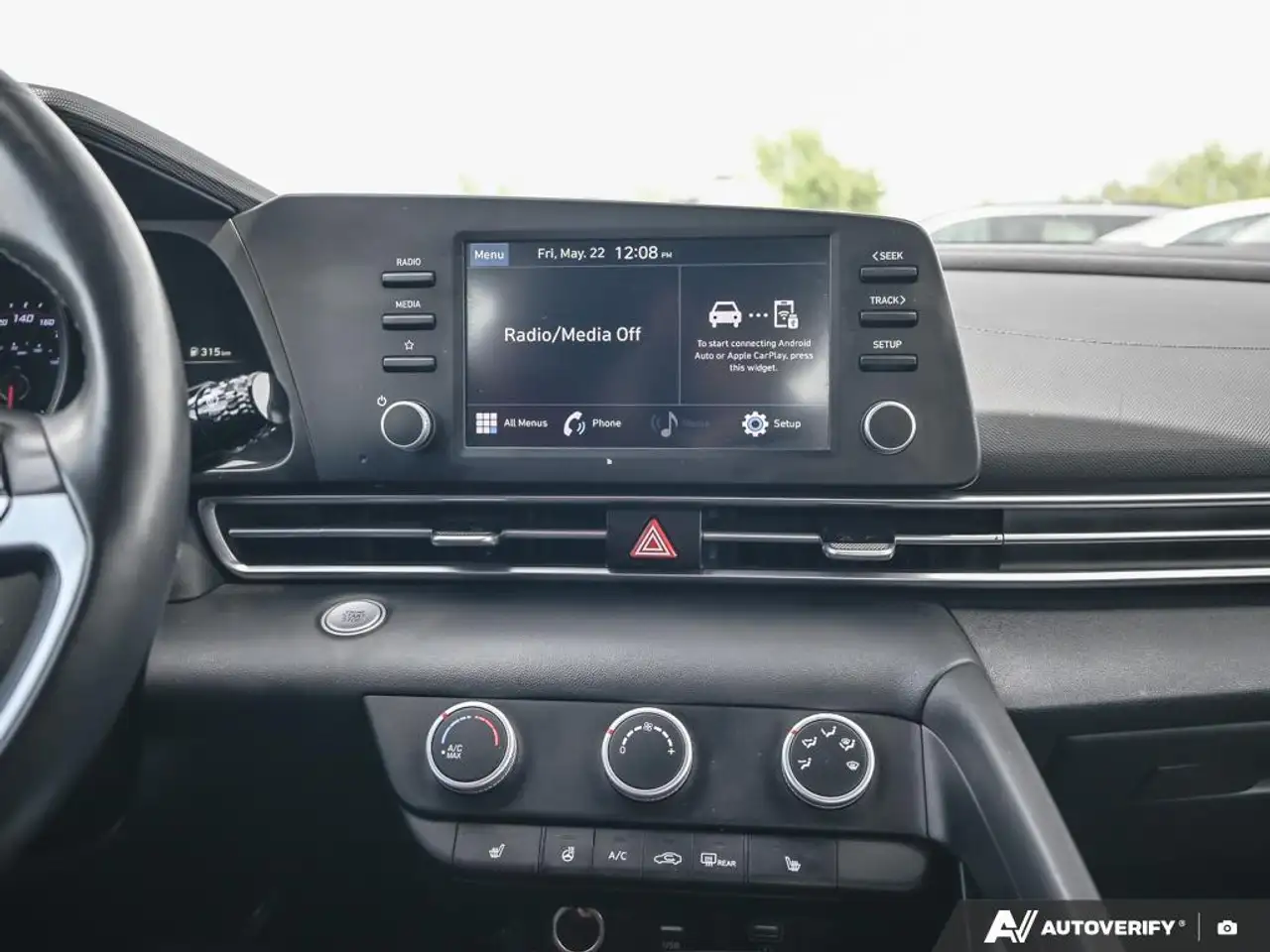 Hyundai ELANTRA photo Hyundai ELANTRA
