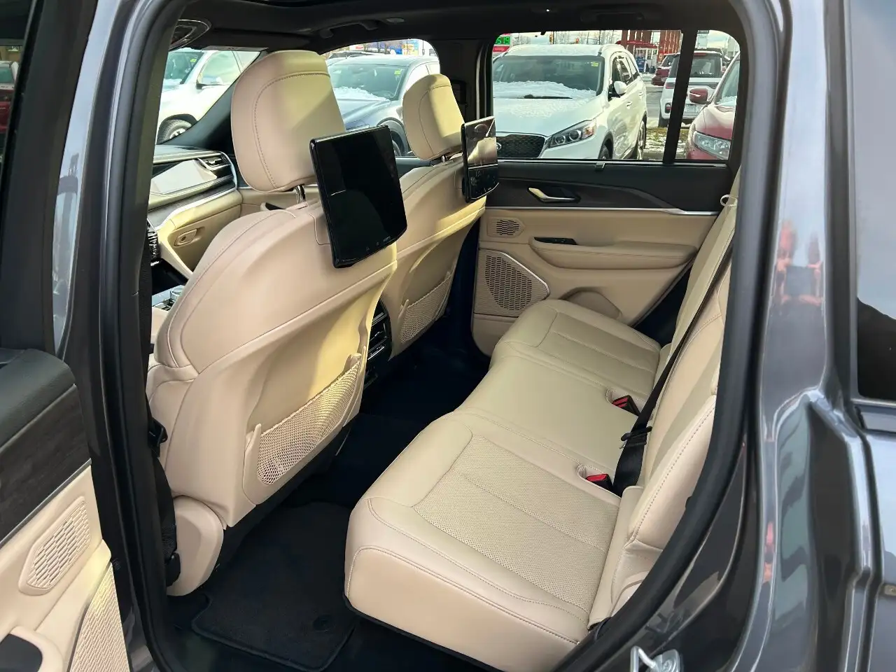 Jeep Grand Cherokee снимка Jeep Grand Cherokee