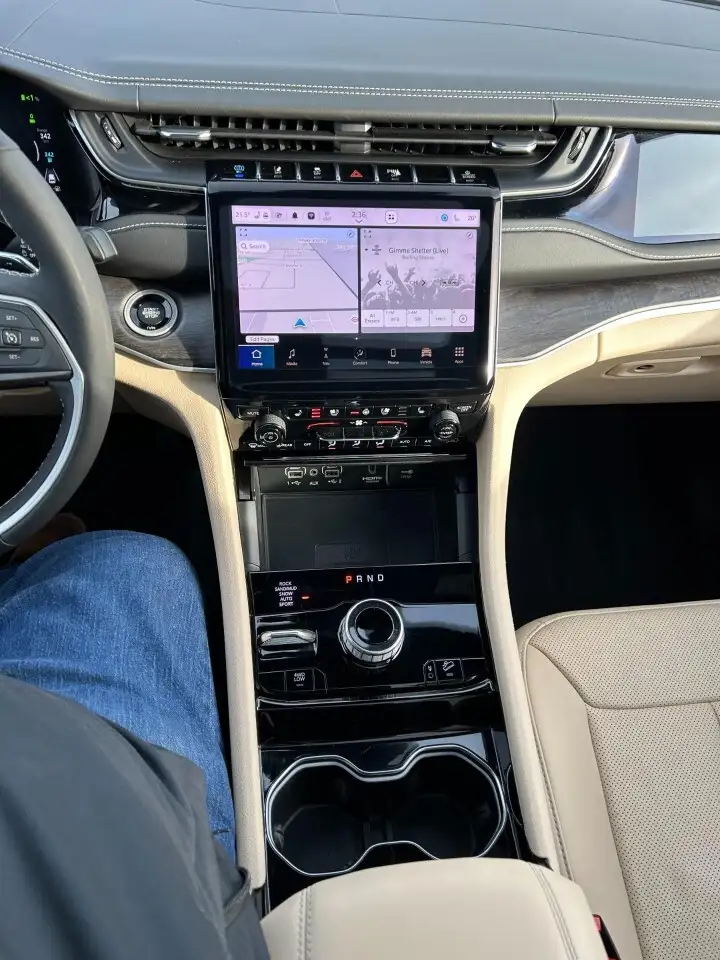 Jeep Grand Cherokee снимка Jeep Grand Cherokee