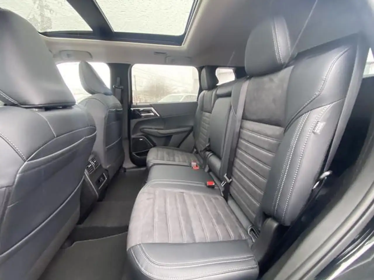 Mitsubishi Outlander снимка Mitsubishi Outlander