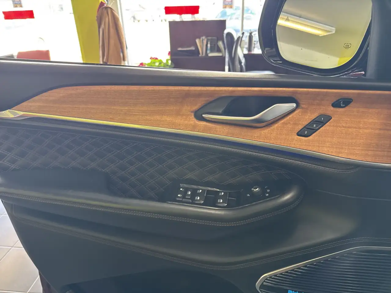 Jeep Grand Cherokee снимка Jeep Grand Cherokee