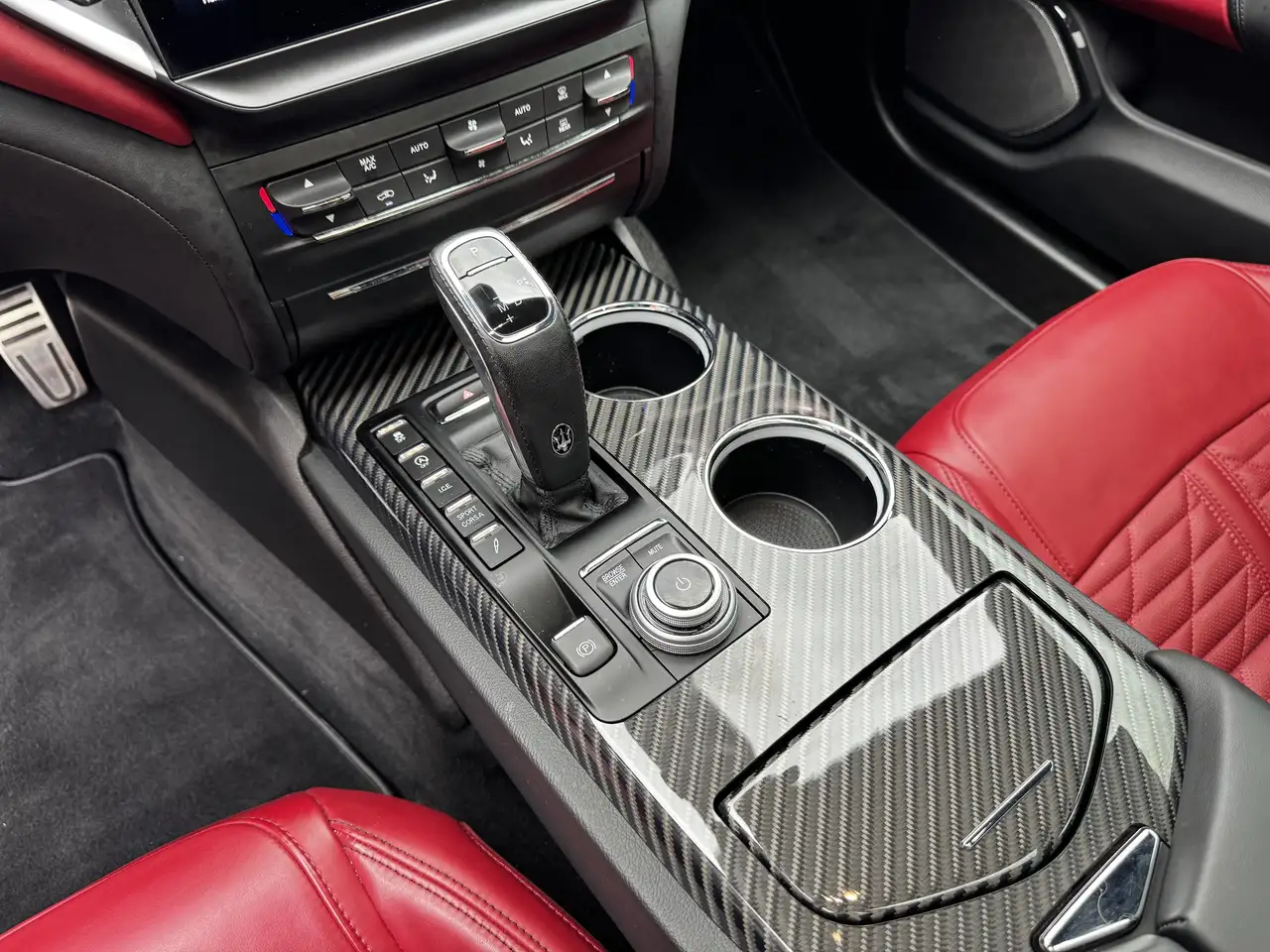 Maserati Ghibli снимка Maserati Ghibli