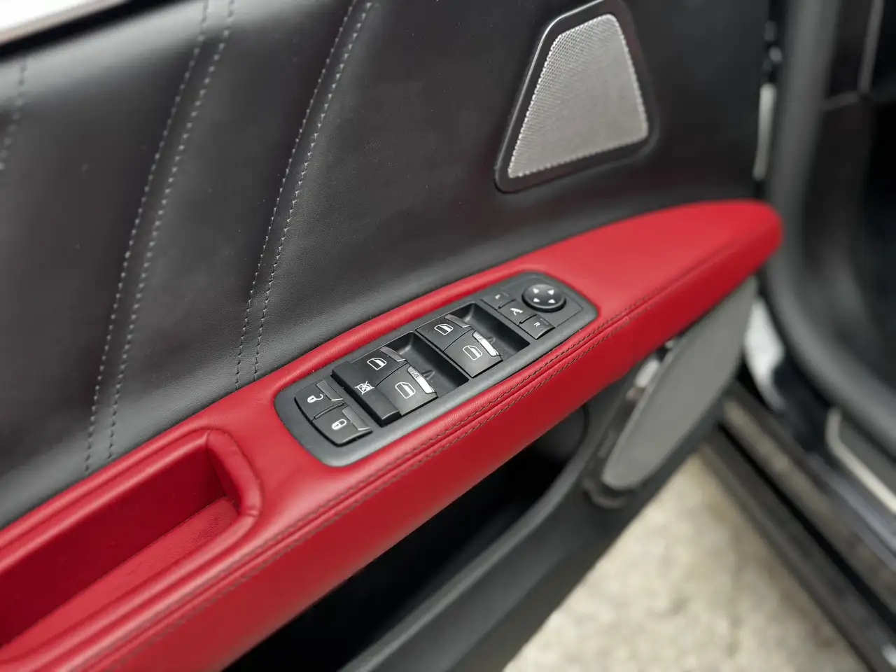 Maserati Ghibli снимка Maserati Ghibli