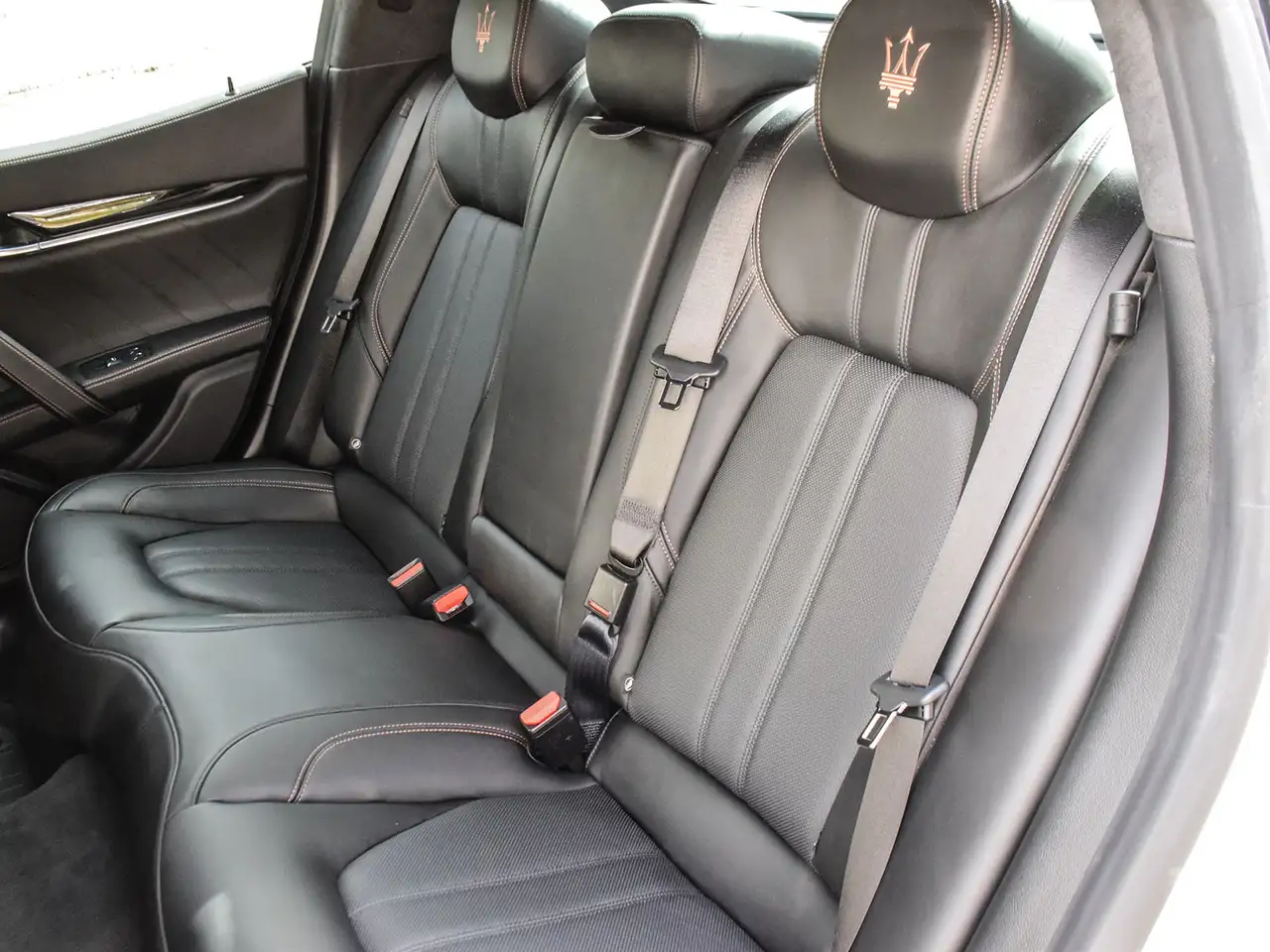 Maserati Ghibli снимка Maserati Ghibli