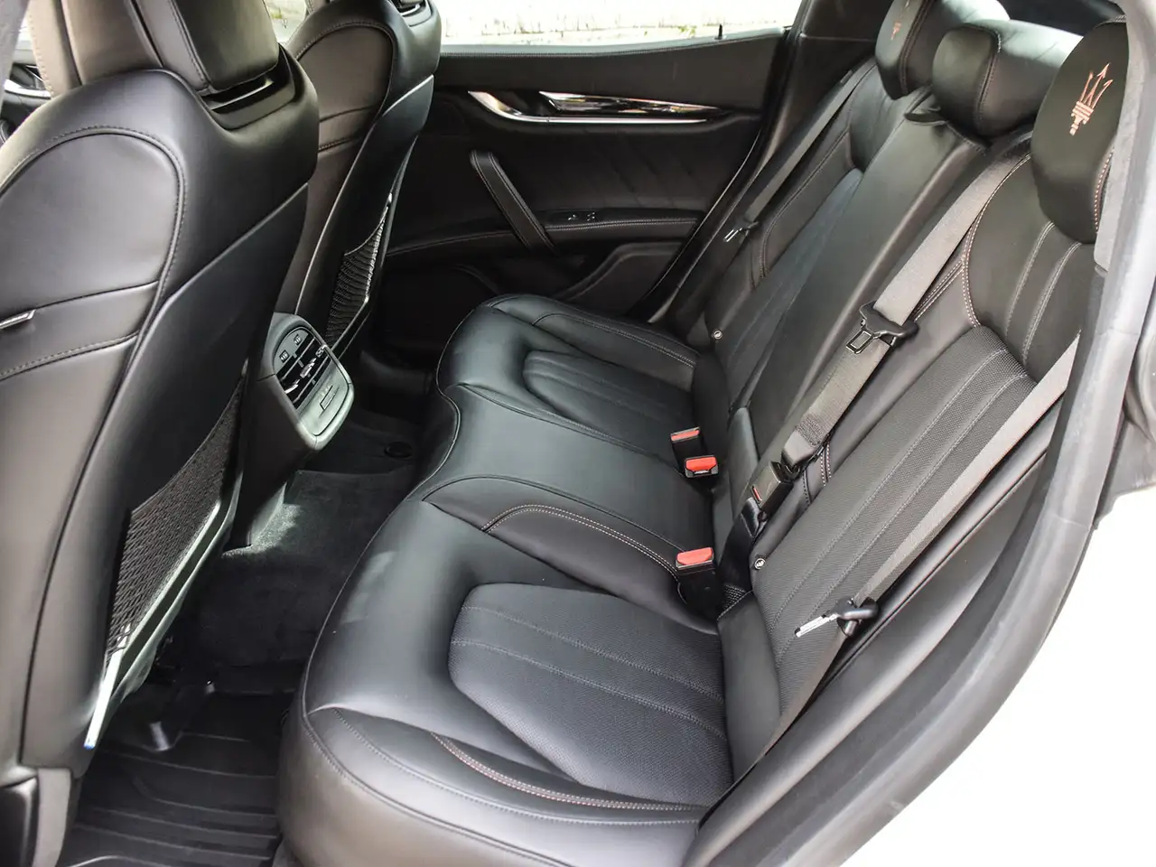 Maserati Ghibli снимка Maserati Ghibli