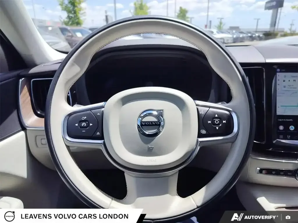 Volvo XC60 снимка Volvo XC60