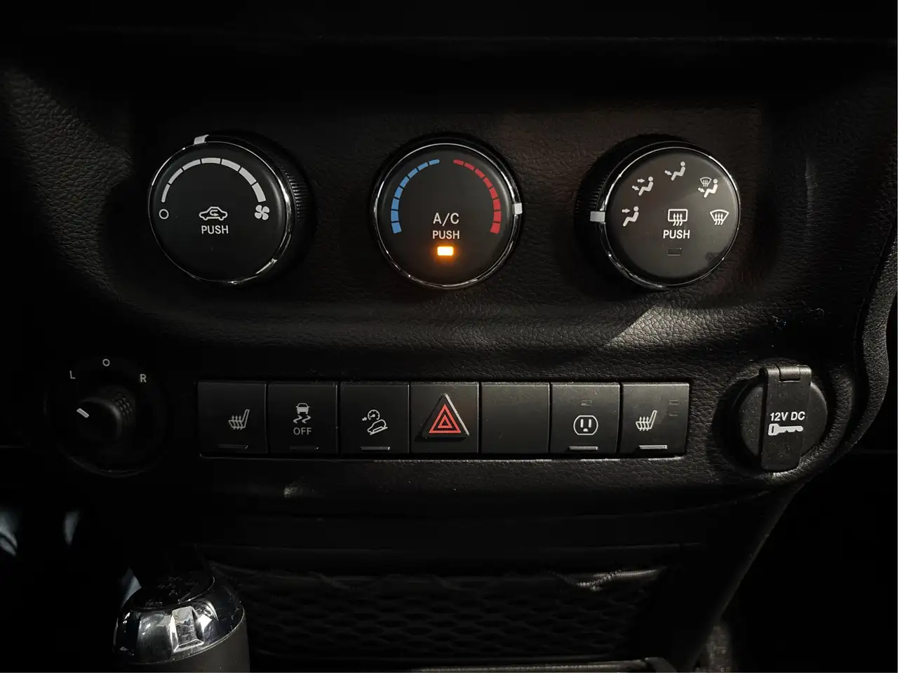 Jeep Wrangler photo Jeep Wrangler