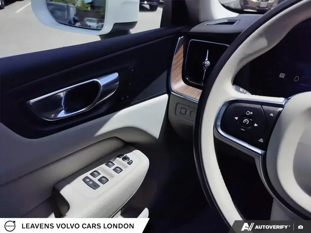 Volvo XC60 снимка Volvo XC60