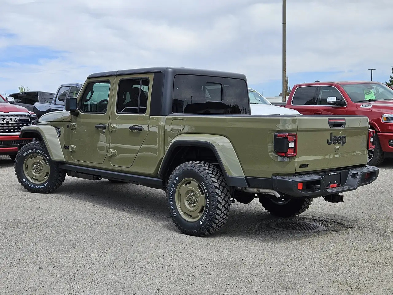 Jeep Gladiator photo Jeep Gladiator
