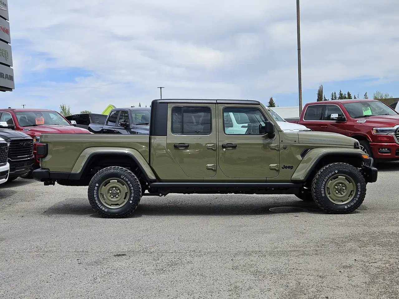 Jeep Gladiator photo Jeep Gladiator