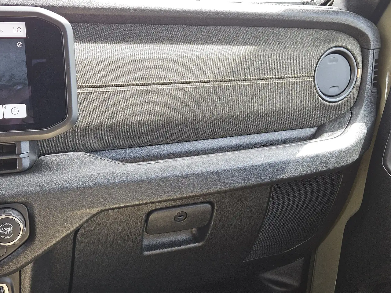 Jeep Gladiator photo Jeep Gladiator