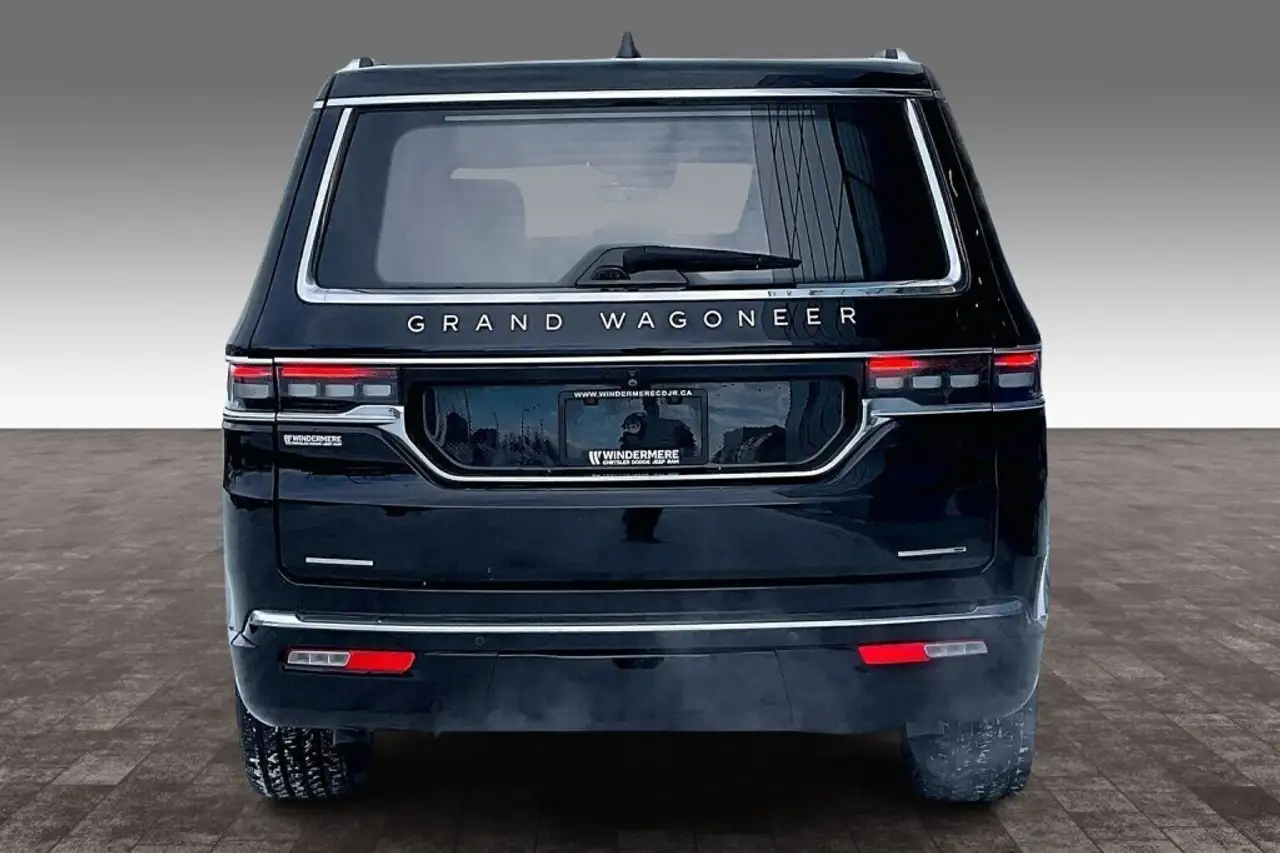 Jeep Grand Wagoneer снимка Jeep Grand Wagoneer