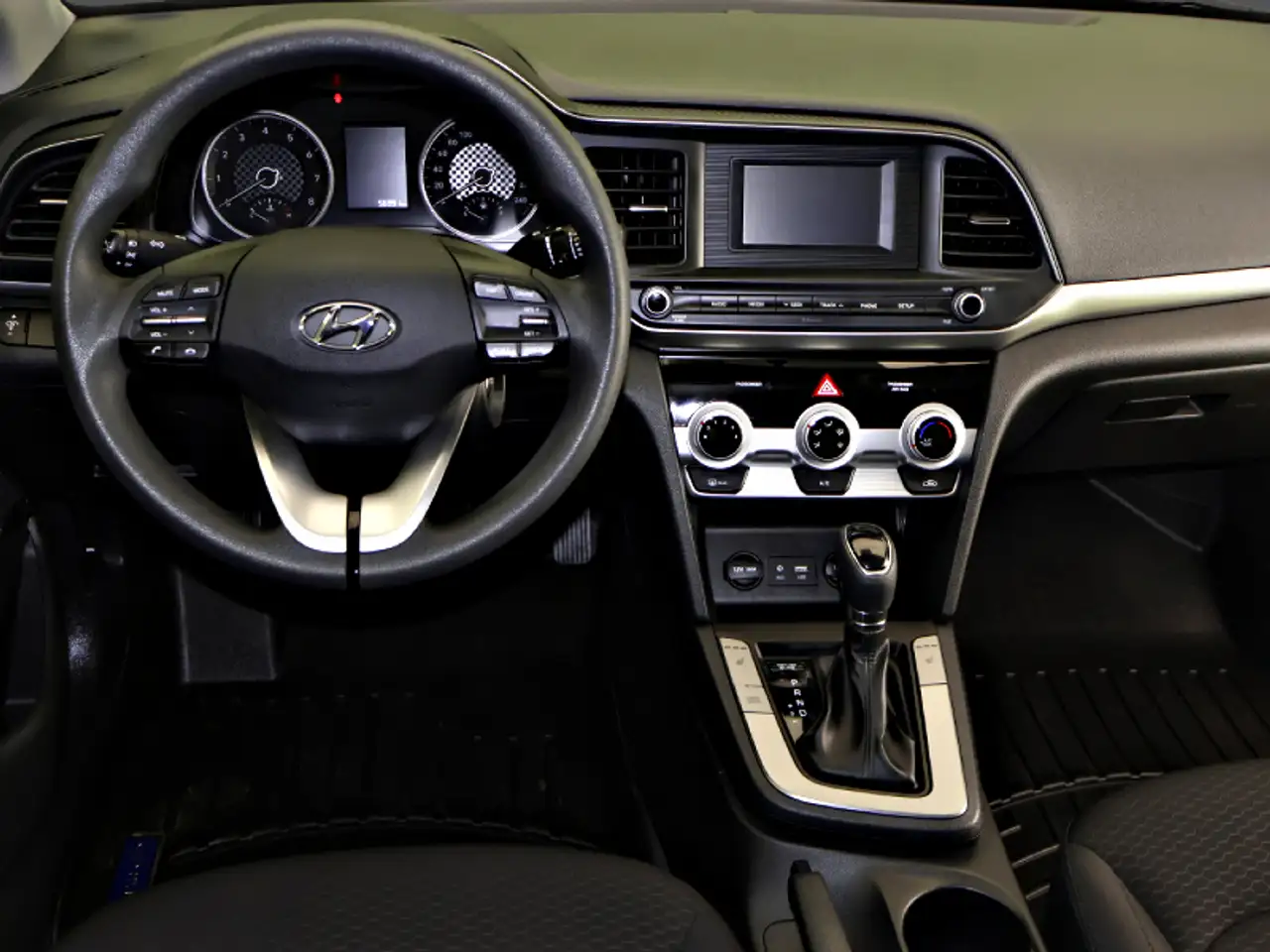 Hyundai ELANTRA снимка Hyundai ELANTRA