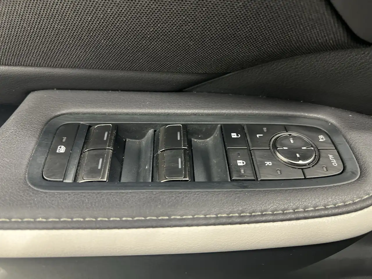 Lexus TX снимка Lexus TX