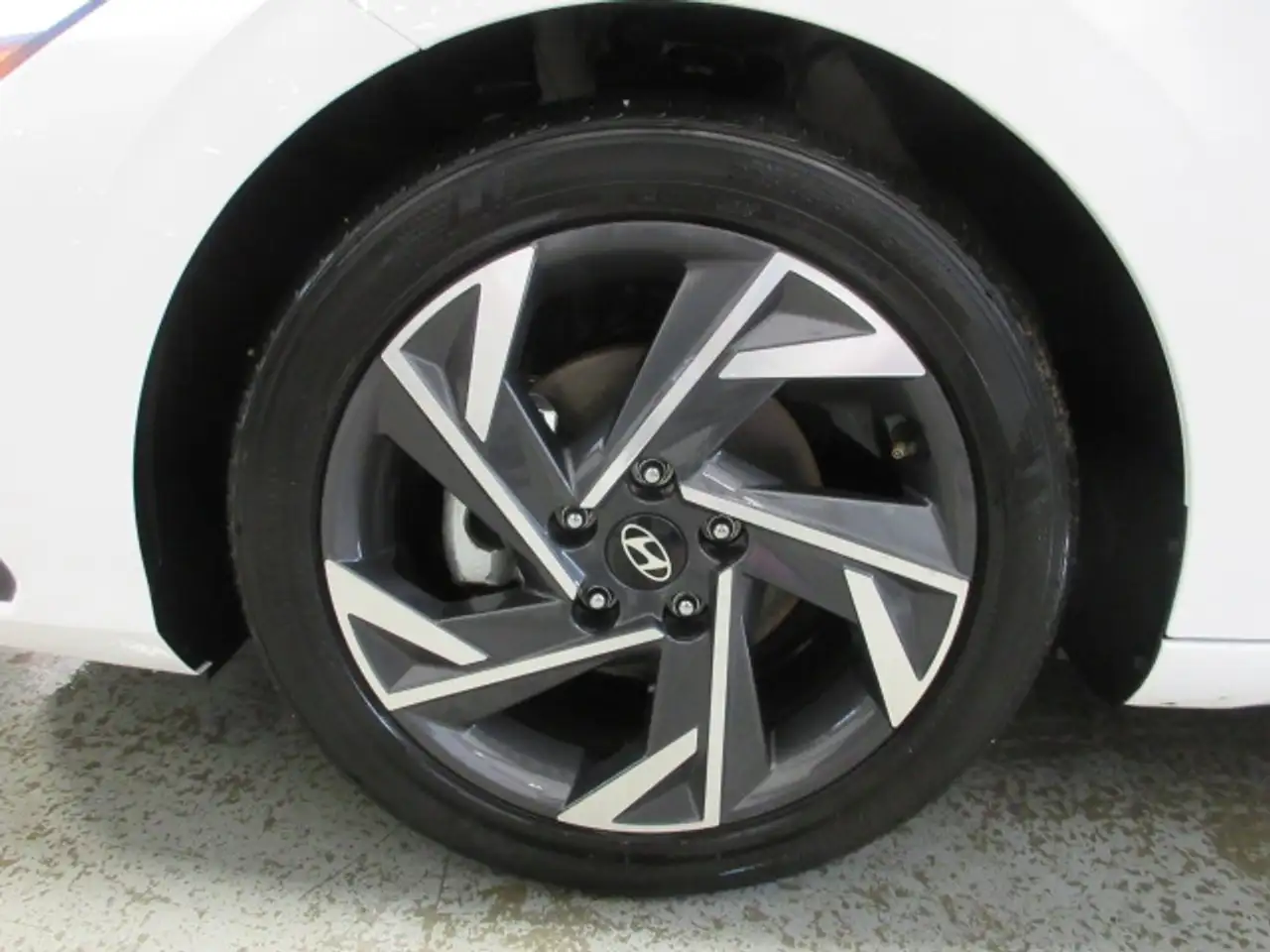 Hyundai ELANTRA снимка Hyundai ELANTRA