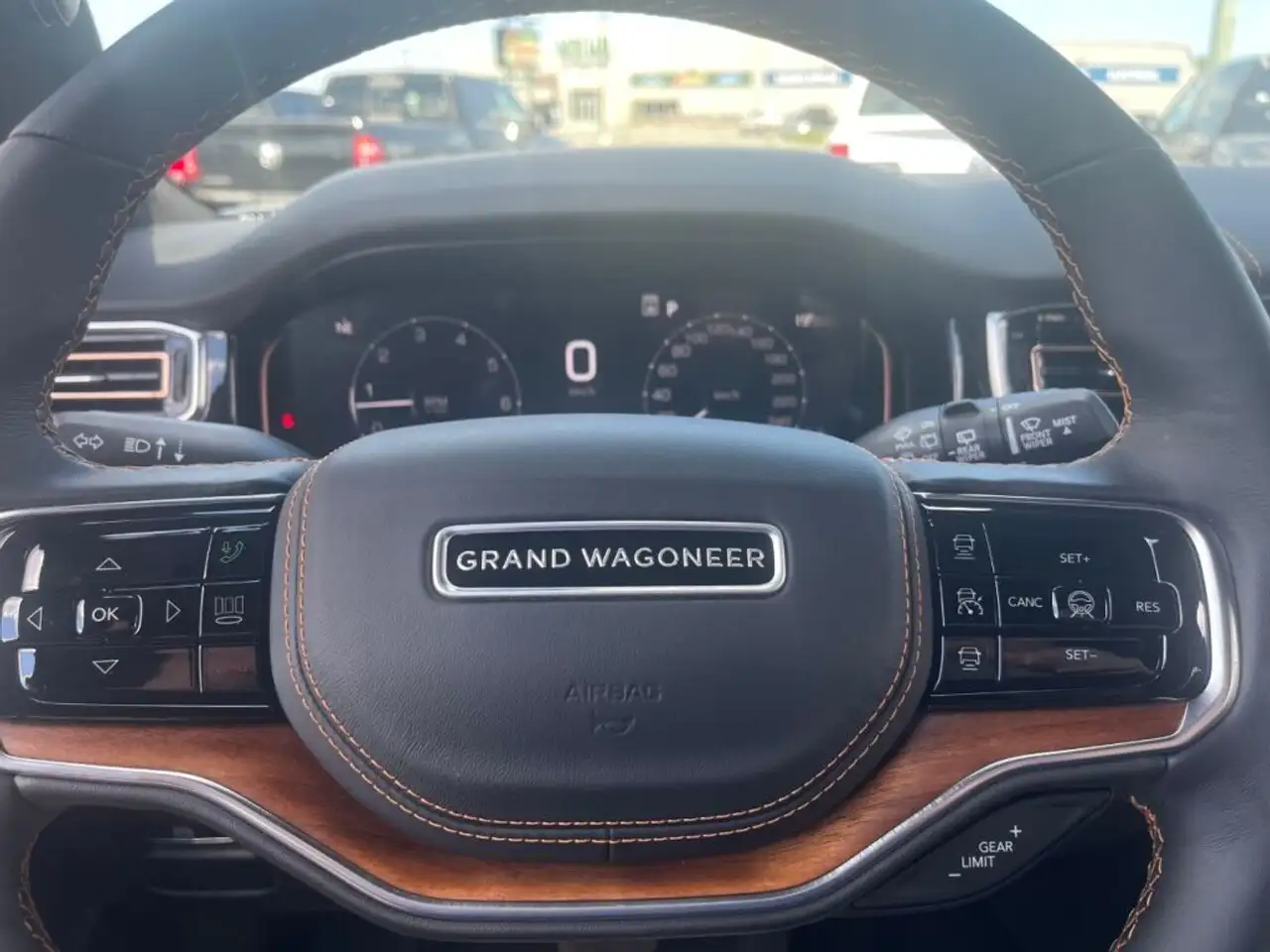 Jeep Grand Wagoneer снимка Jeep Grand Wagoneer