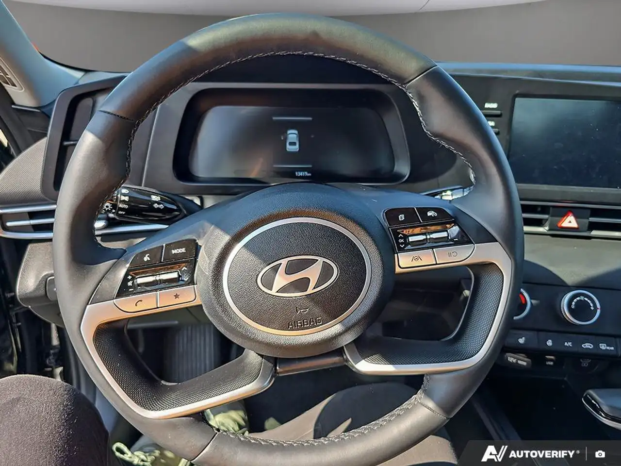 Hyundai ELANTRA снимка Hyundai ELANTRA
