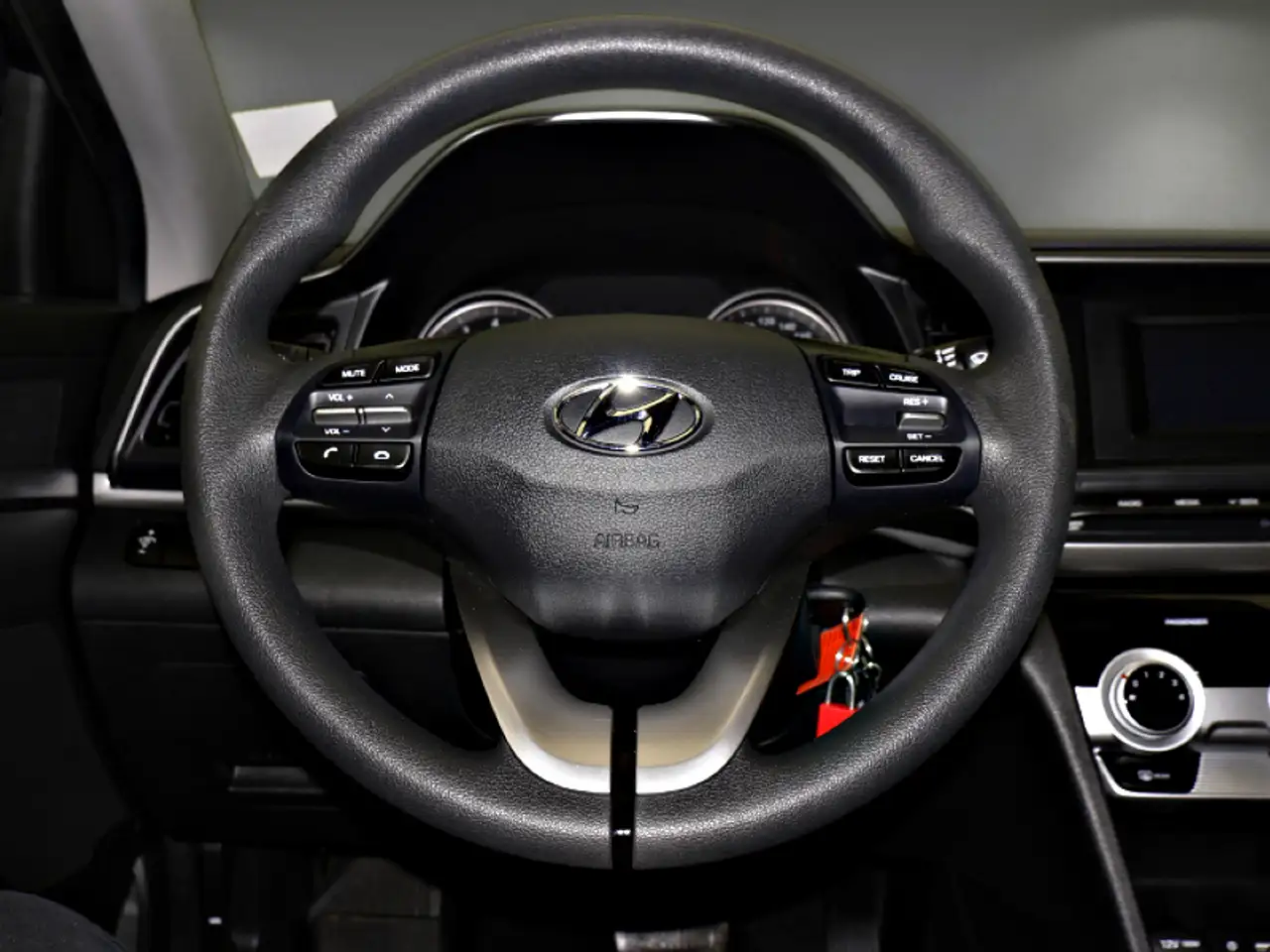 Hyundai ELANTRA снимка Hyundai ELANTRA