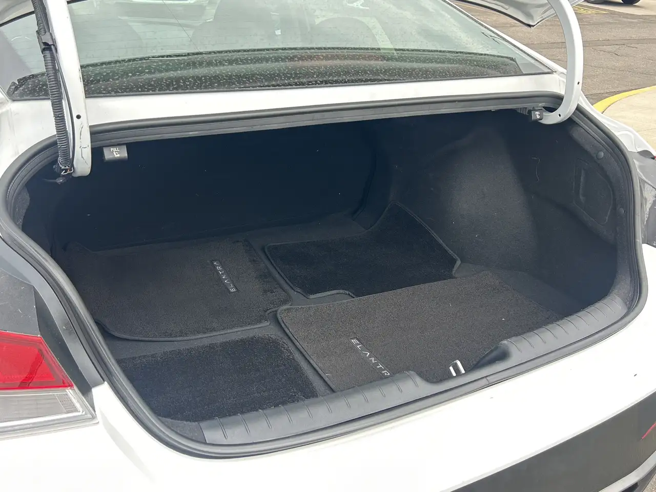 Hyundai ELANTRA снимка Hyundai ELANTRA