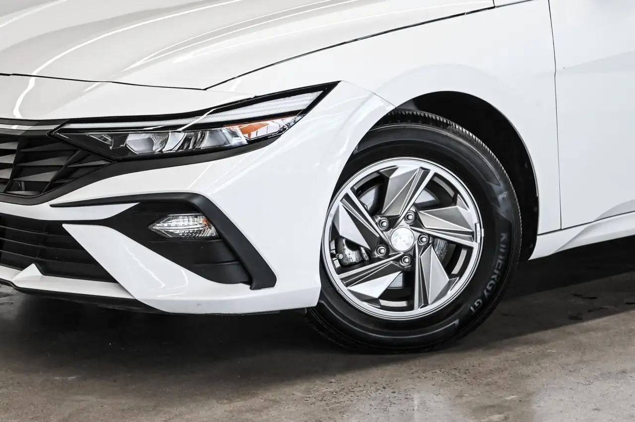 Hyundai ELANTRA снимка Hyundai ELANTRA