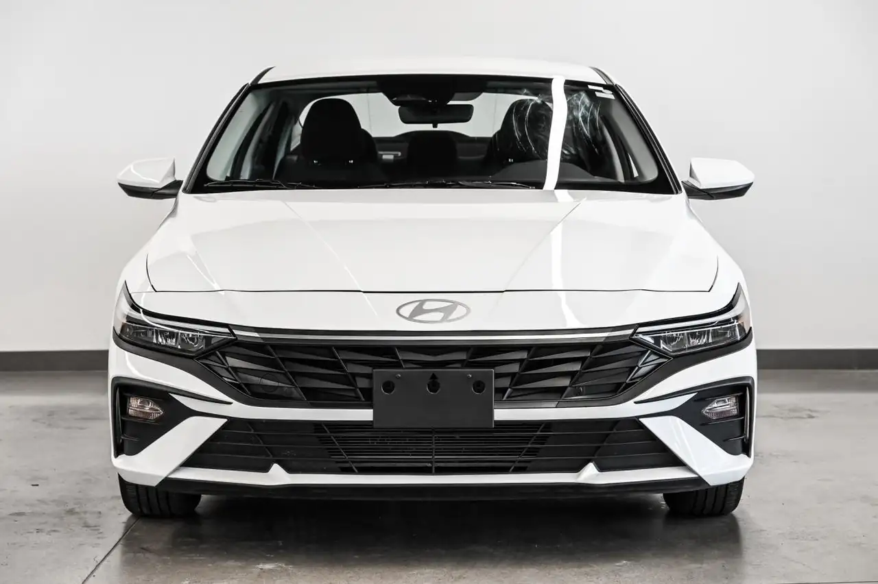Hyundai ELANTRA снимка Hyundai ELANTRA