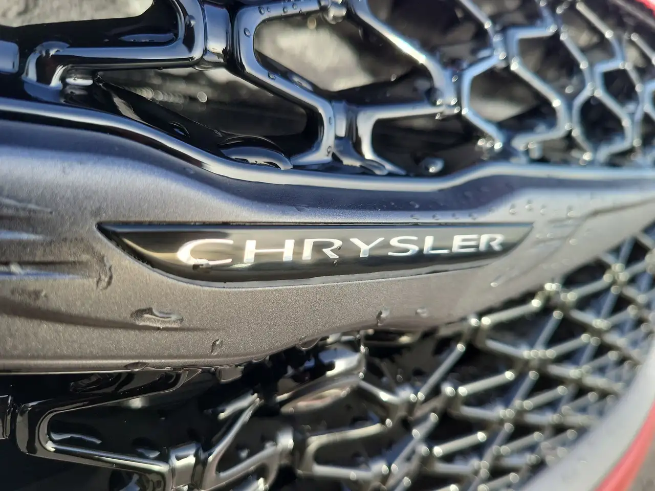Chrysler Pacifica photo Chrysler Pacifica