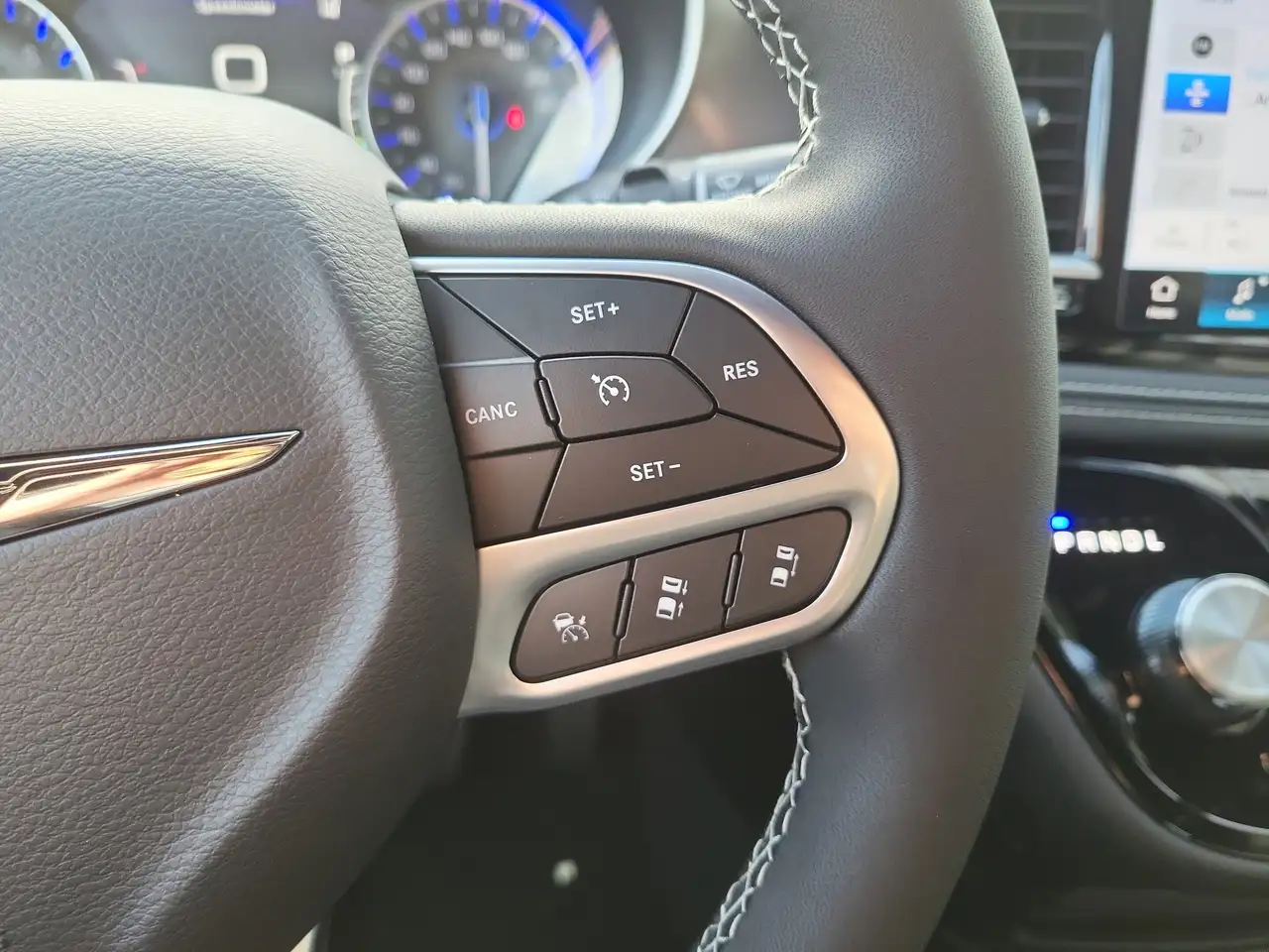 Chrysler Pacifica photo Chrysler Pacifica
