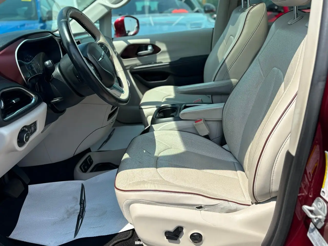 Chrysler Pacifica photo Chrysler Pacifica