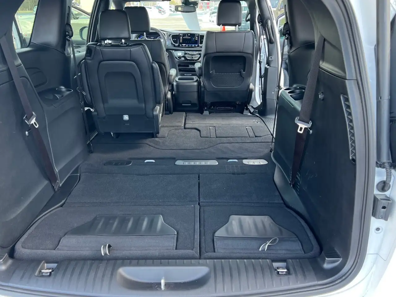 Chrysler Grand Caravan photo Chrysler Grand Caravan
