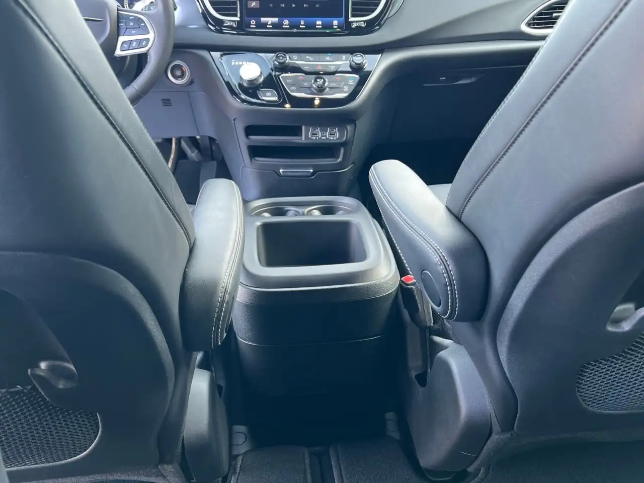 Chrysler Grand Caravan photo Chrysler Grand Caravan