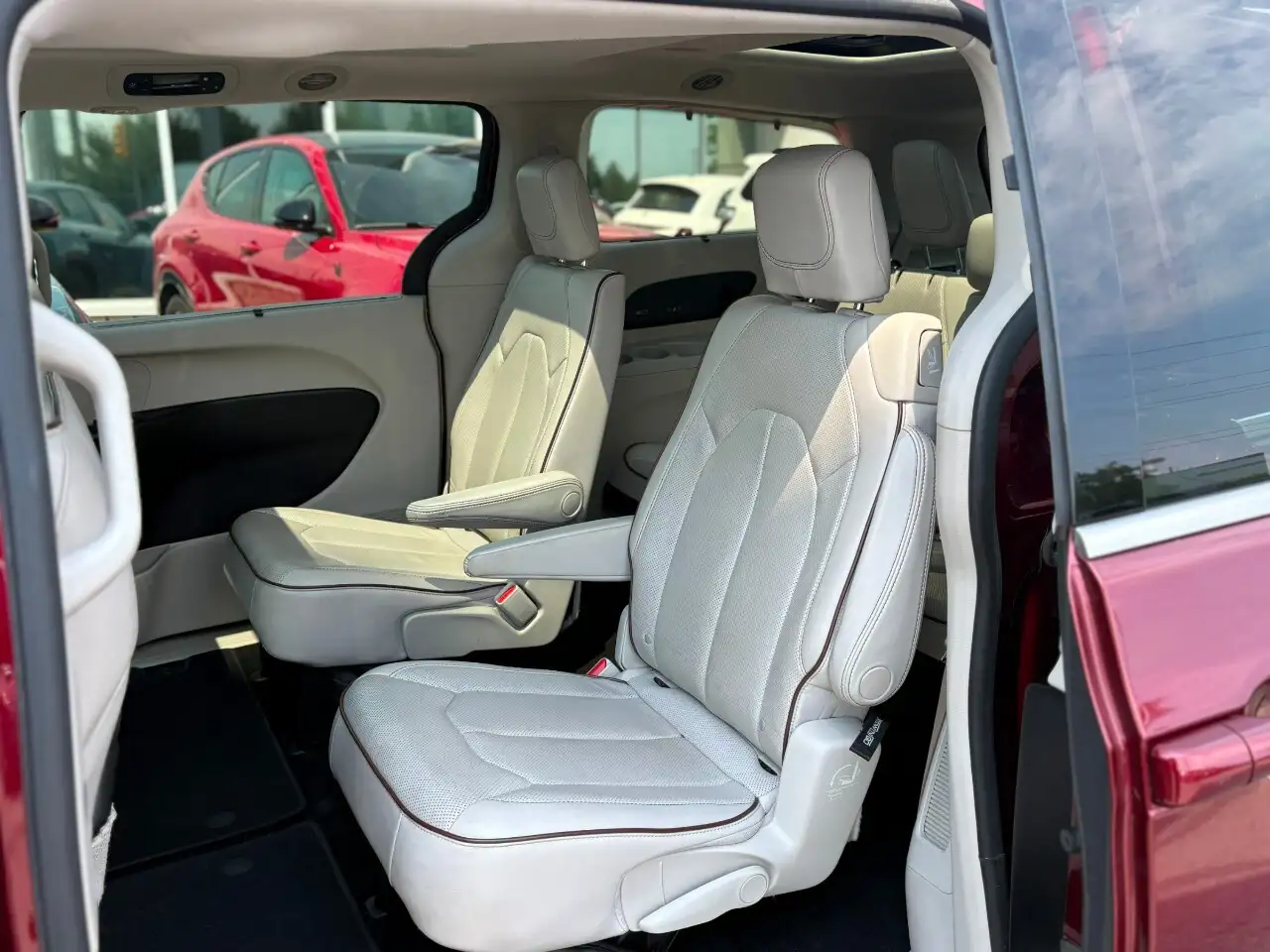 Chrysler Pacifica photo Chrysler Pacifica