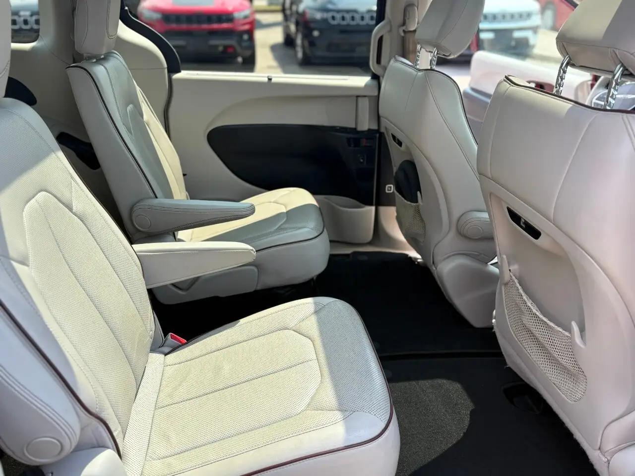 Chrysler Pacifica photo Chrysler Pacifica