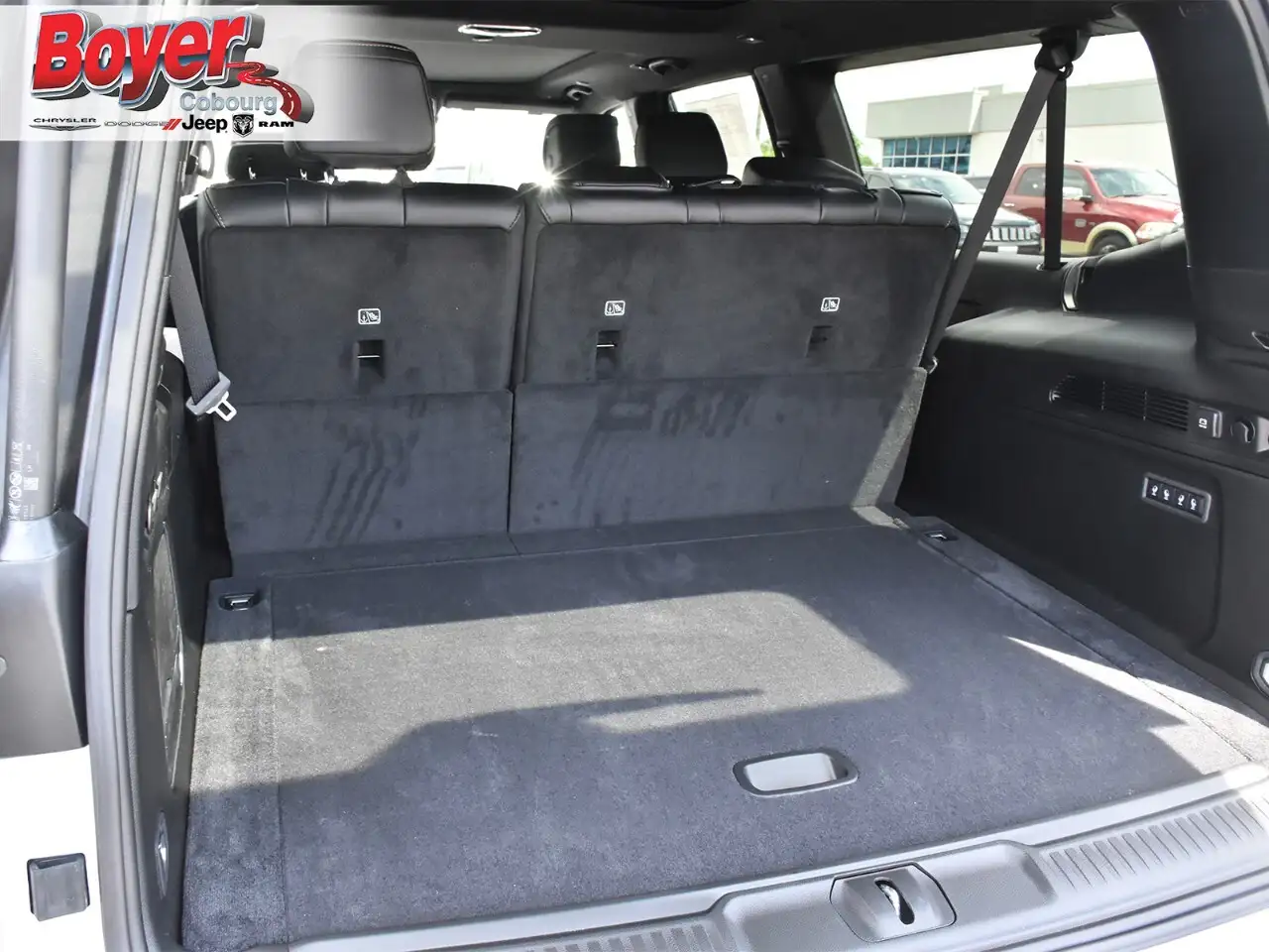 Jeep Grand Wagoneer photo Jeep Grand Wagoneer