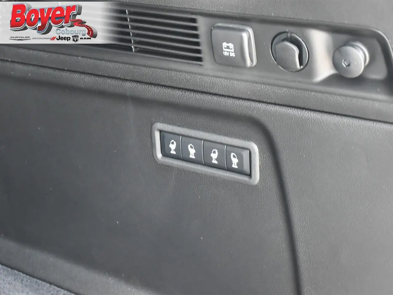 Jeep Grand Wagoneer photo Jeep Grand Wagoneer