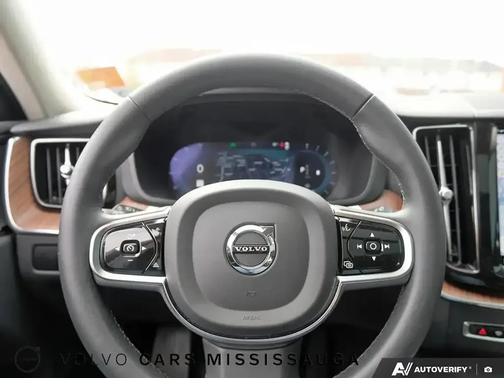 Volvo XC60 снимка Volvo XC60