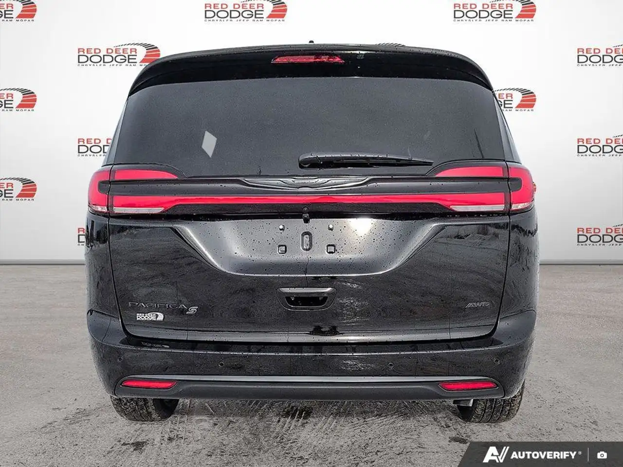 Chrysler Pacifica снимка Chrysler Pacifica