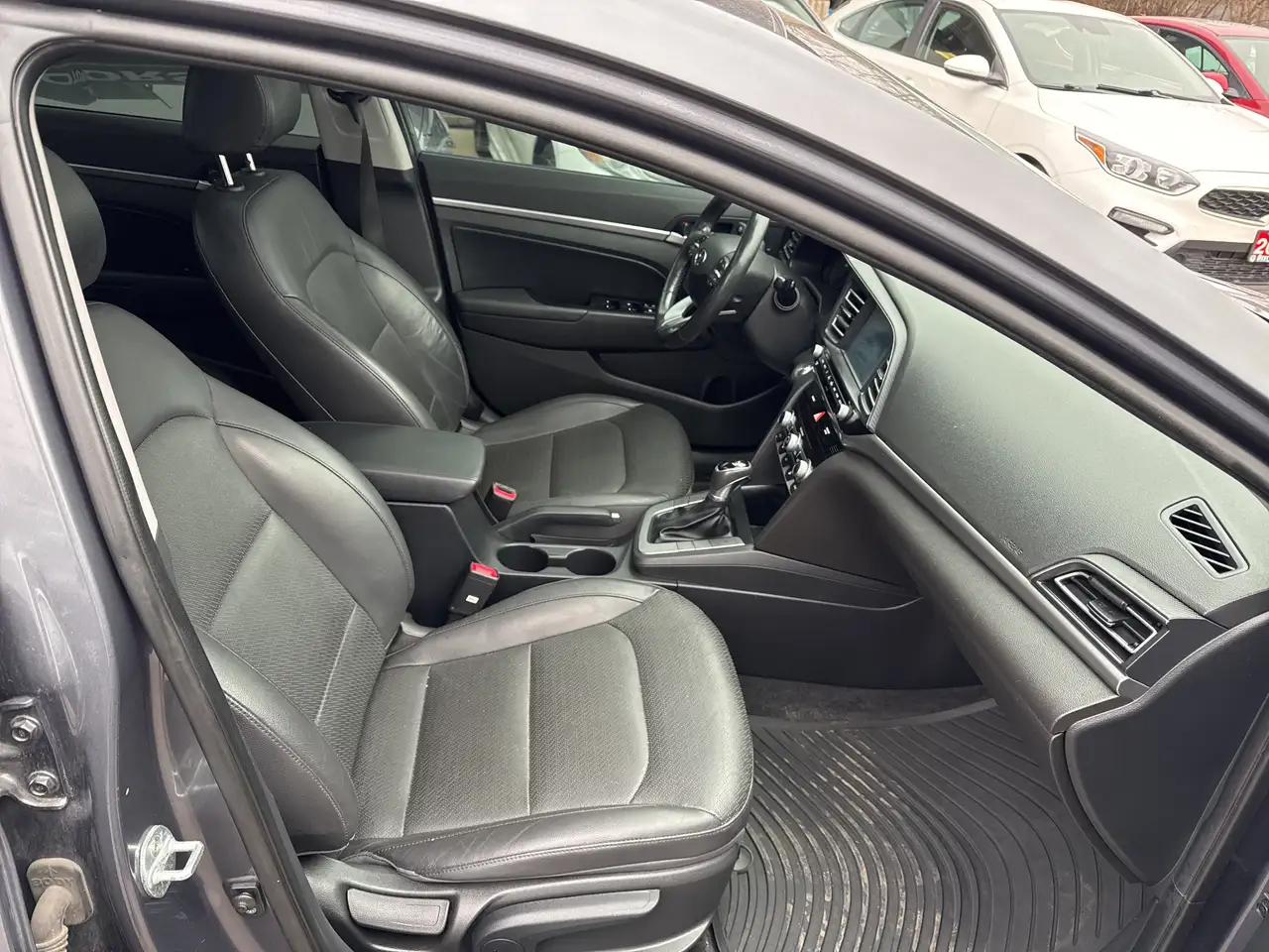 Hyundai ELANTRA fotografie Hyundai ELANTRA