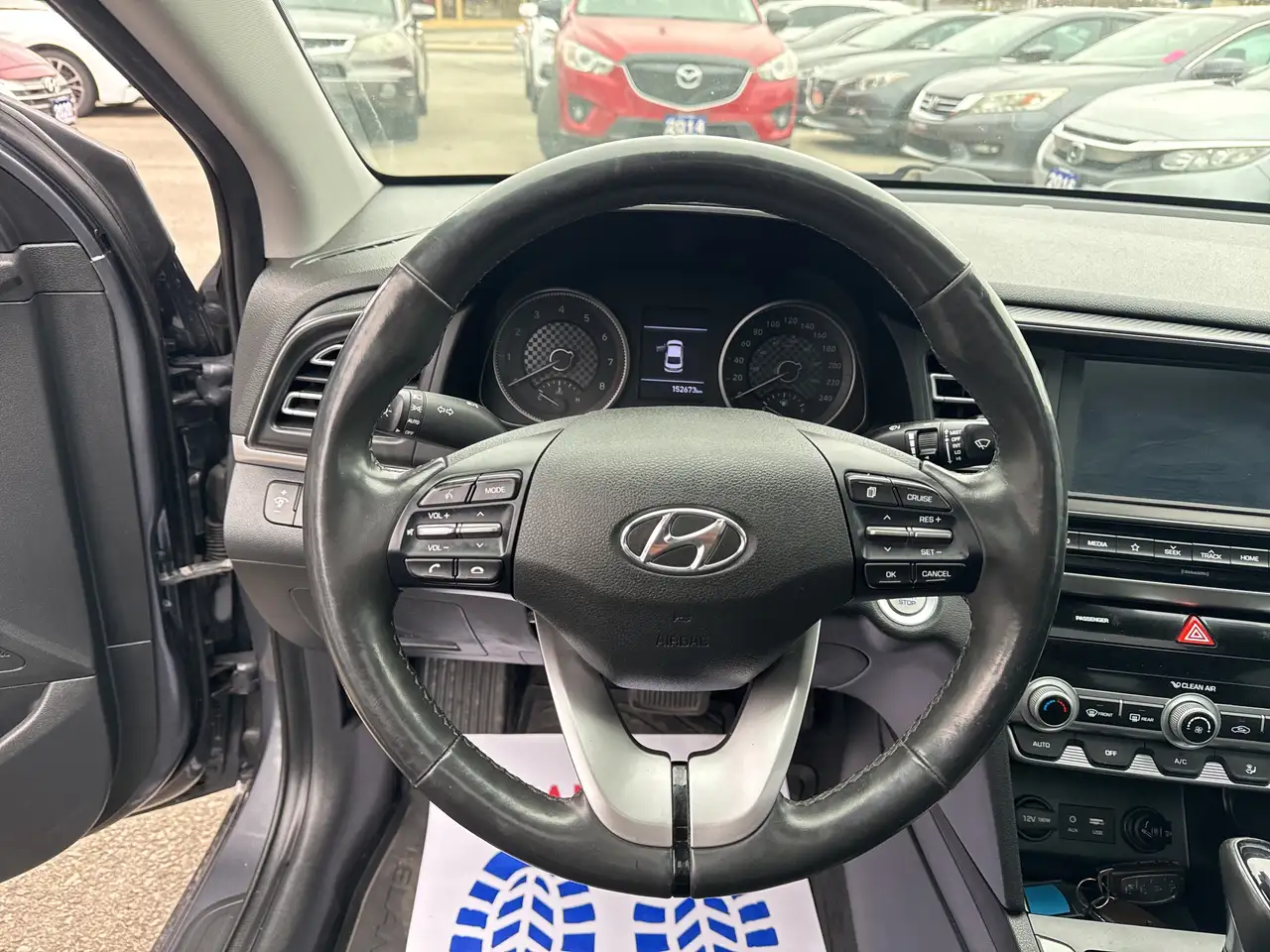Hyundai ELANTRA fotografie Hyundai ELANTRA