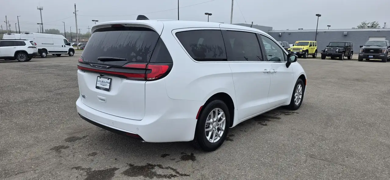 Chrysler Pacifica photo Chrysler Pacifica