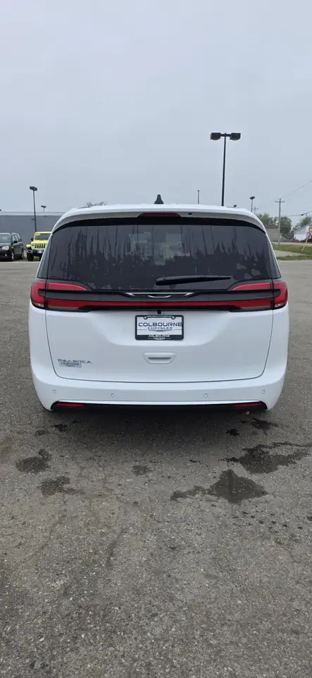 Chrysler Pacifica photo Chrysler Pacifica