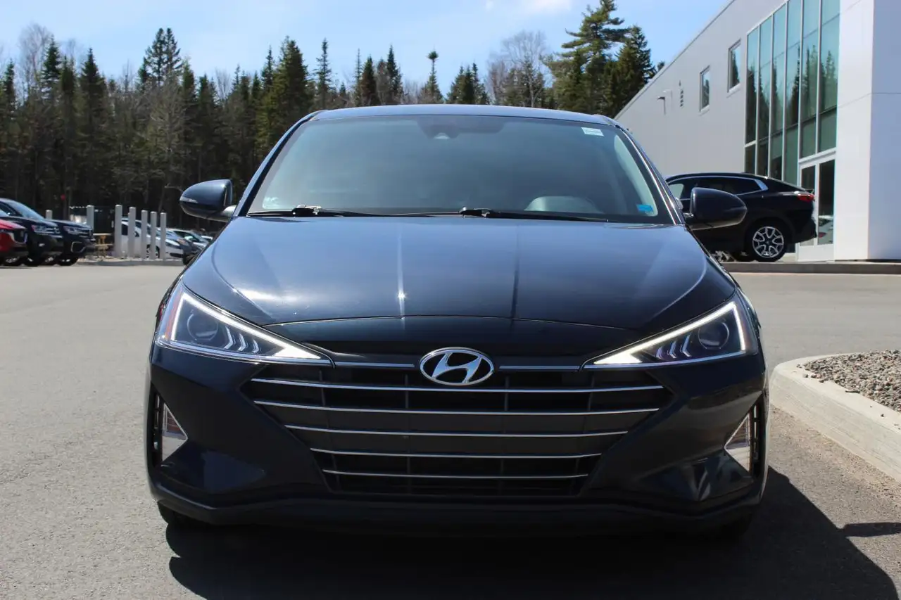 Hyundai ELANTRA снимка Hyundai ELANTRA