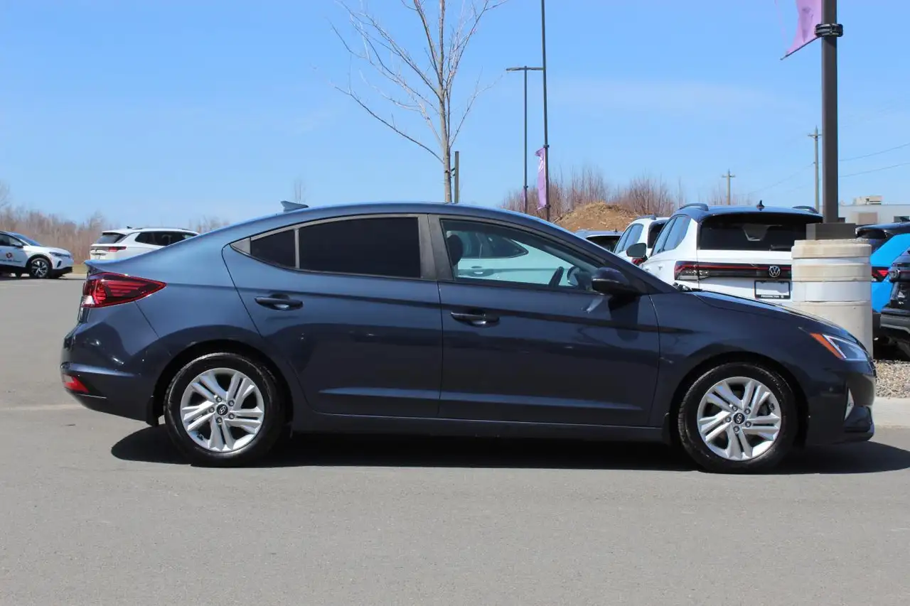 Hyundai ELANTRA снимка Hyundai ELANTRA